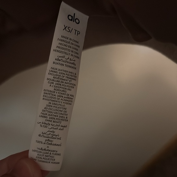 ALO Yoga Faux Leather Boss Puffer Jacket, Toasted Almond Sz XS NWT PRICE FIRM - Picture 6 of 16